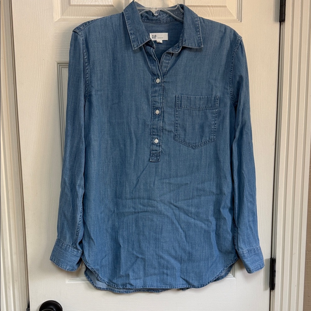 GAP Women’s Casual Blue Button Down Shirt
